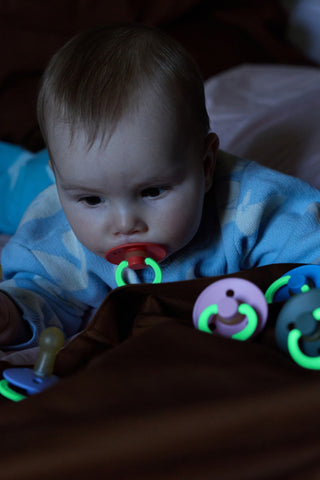 BIBS Dummies Hush/Grape GLOW Round, Latex (2pk) - Kollektive - Official distributor