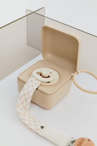 Pacifier clip - Ivory/Vanilla - Kollektive Wholesale Portal
