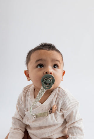 Pacifier clip - Sage/Ivory - Kollektive Wholesale Portal